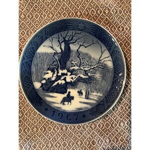 Royal Copenhagen Blue Christmas Plate 1967 The Royal Oak